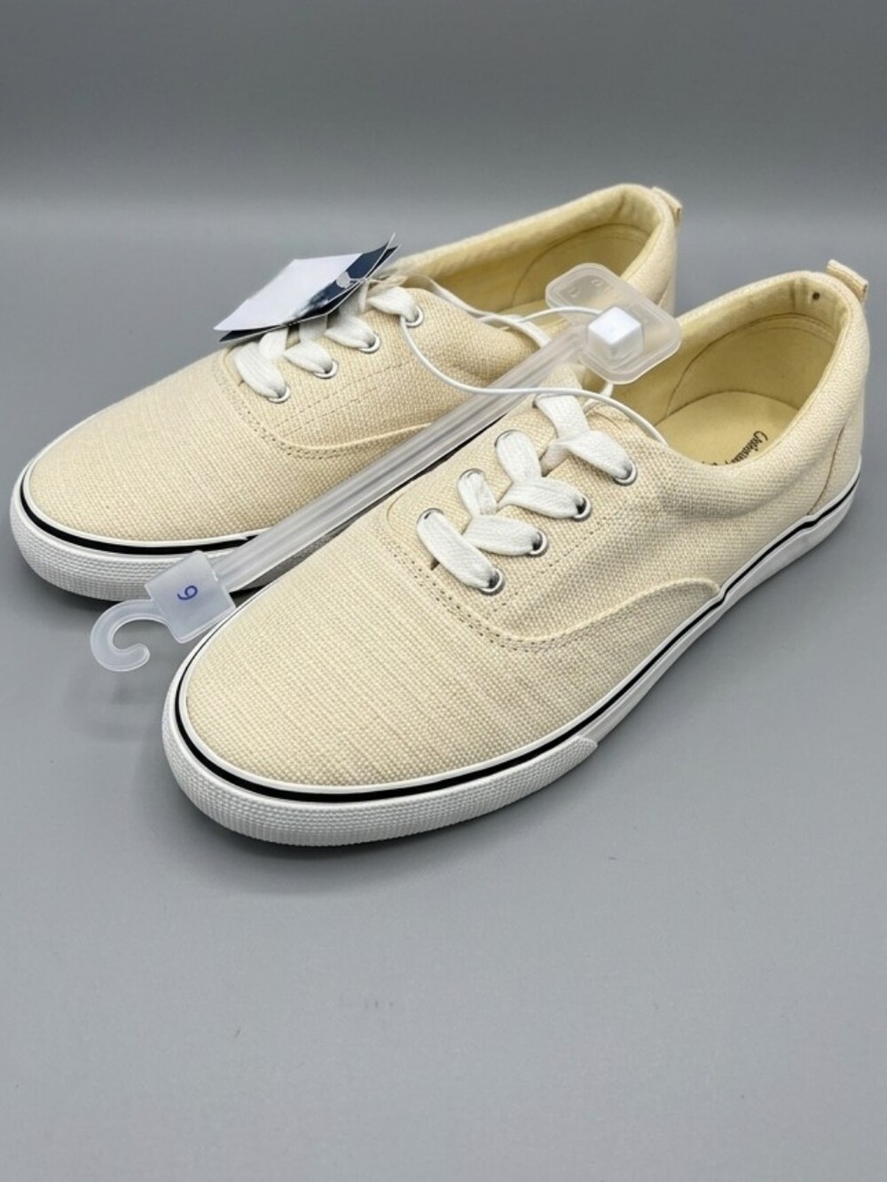 NEW! Universal Thread Women's Size 6 Lace Up Canvas Sneakers Butter Cream Yellow